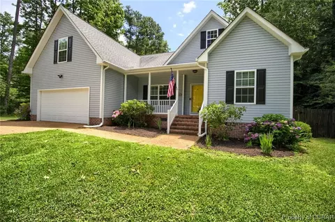8371 Patrick Henry Way, Gloucester, VA 23061
