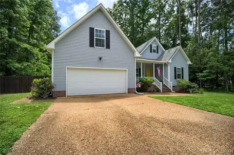 8371 Patrick Henry Way, Gloucester, VA 23061 photo 3
