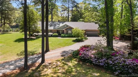 279 Dawson Ln, White Stone, VA 22578