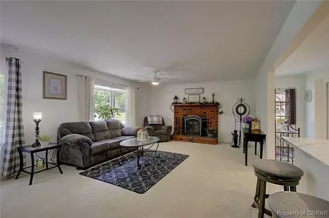 6334 Main St, Gloucester, VA 23061 photo 4