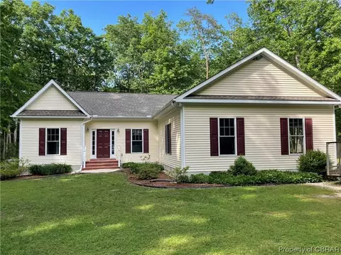 835 Robinson Ln, Topping, VA 23169