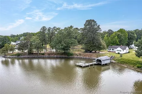 187 Boat House Cv, Kilmarnock, VA 22482
