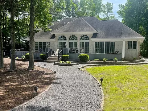 134 Way Point Ln, Kilmarnock, VA 22482