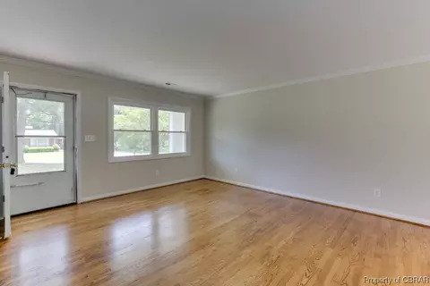 7279 Leigh Dr, Hayes, VA 23072 photo 9