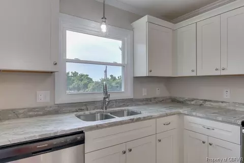 7279 Leigh Dr, Hayes, VA 23072 photo 16