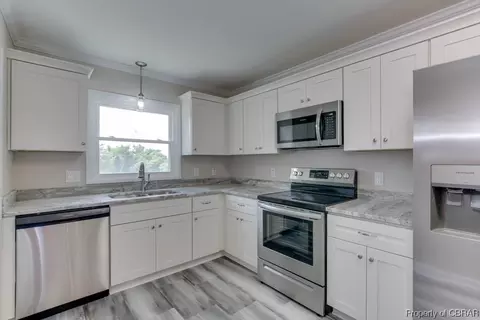 7279 Leigh Dr, Hayes, VA 23072 photo 14