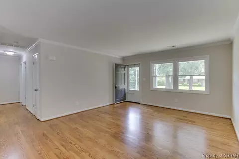 7279 Leigh Dr, Hayes, VA 23072 photo 8