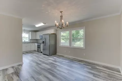 7279 Leigh Dr, Hayes, VA 23072 photo 10