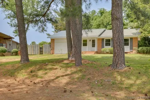 7279 Leigh Dr, Hayes, VA 23072