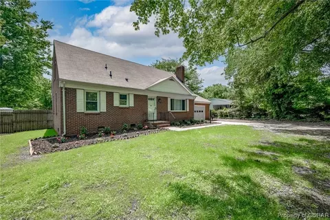 1621 Greate Rd, Gloucester Point, VA 23062 photo 2