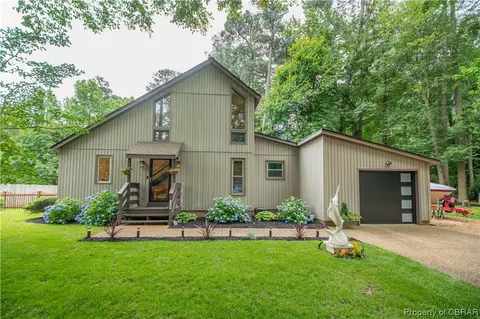 7740 Waters Edge Ln, Gloucester Point, VA 23062