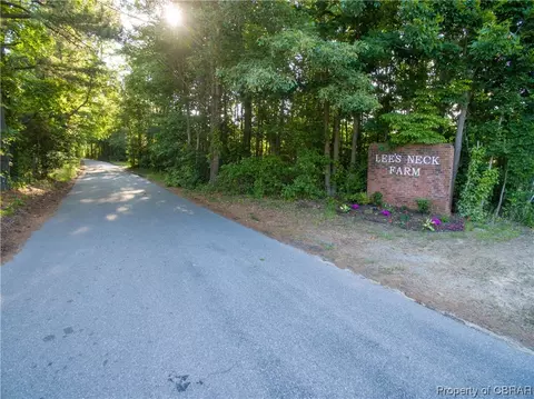 8 Lees Neck Farm Rd, Saluda, VA 23149
