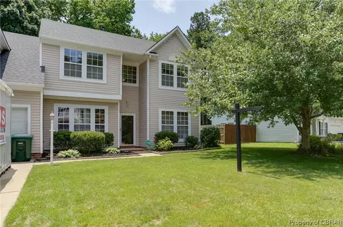 502 Robin Hood Dr, Yorktown, VA 23693