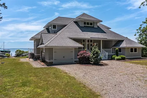 652 Little Oyster Ln, White Stone, VA 22578