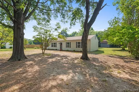 1927 Gloucester Point Dr, Gloucester Point, VA 23062