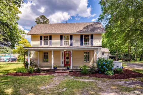 624 Gloucester Rd, Saluda, VA 23149 photo 2