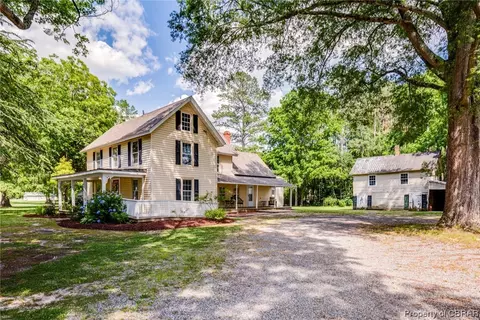 624 Gloucester Rd, Saluda, VA 23149 photo 3
