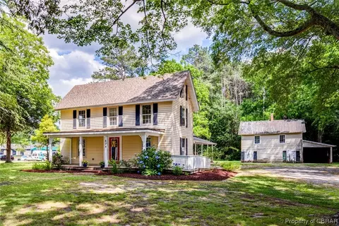 624 Gloucester Rd, Saluda, VA 23149