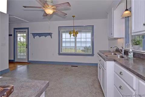 1470 Mercer Rd, Gloucester Point, VA 23062 photo 8