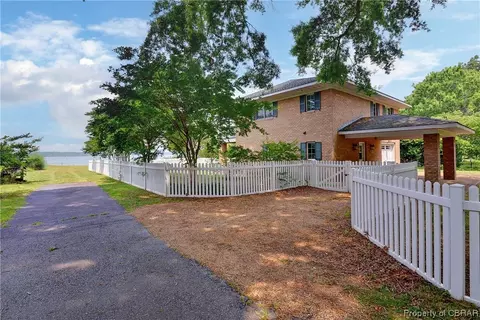1470 Mercer Rd, Gloucester Point, VA 23062 photo 6