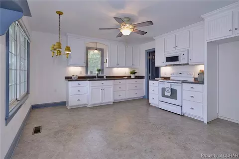 1470 Mercer Rd, Gloucester Point, VA 23062 photo 9