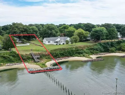 1470 Mercer Rd, Gloucester Point, VA 23062 photo 2