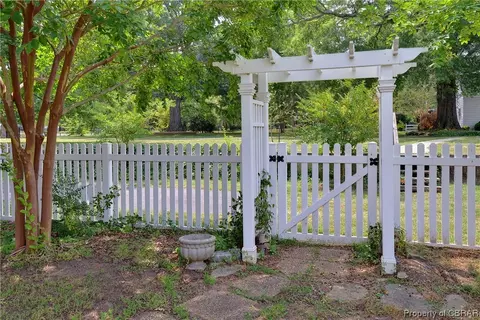 1470 Mercer Rd, Gloucester Point, VA 23062 photo 5