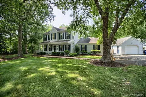 8024 Kitchener Dr, Gloucester, VA 23061