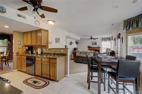 8024 Kitchener Dr, Gloucester, VA 23061 photo 12