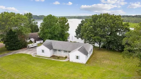 520 Colony Trl, Lanexa, VA 23089