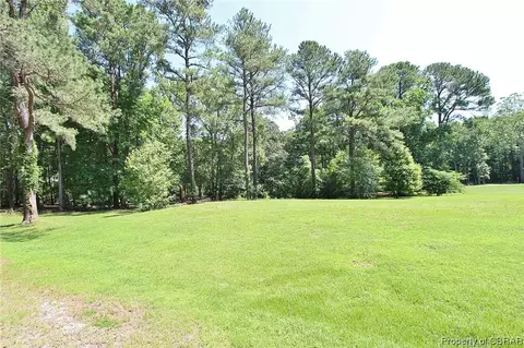 4 Ute Rd, Kilmarnock, VA 22482