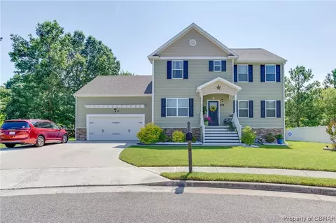 8 Boger Cir, Hampton, VA 23664