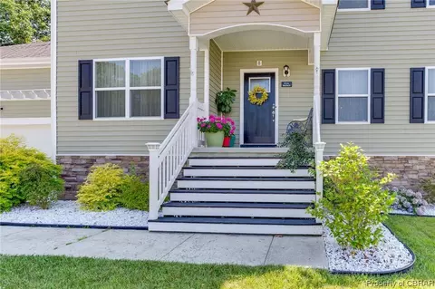 8 Boger Cir, Hampton, VA 23664 photo 3