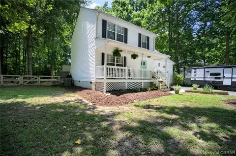 8463 Kitchener Dr, Gloucester, VA 23061 photo 2