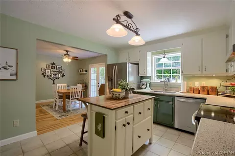 8463 Kitchener Dr, Gloucester, VA 23061 photo 11