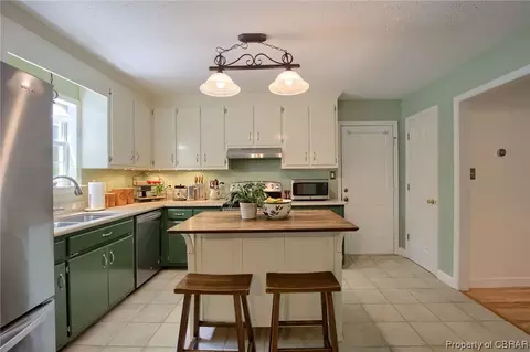 8463 Kitchener Dr, Gloucester, VA 23061 photo 9