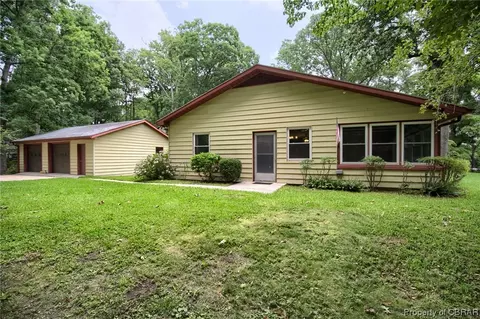 111 Hanamalea Ln, Topping, VA 23169