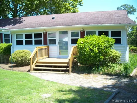 268 Horseshoe Bnd, Deltaville, VA 23043