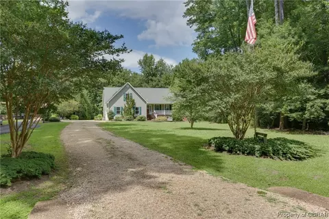 726 Skipjack Ln, Cobbs Creek, VA 23035