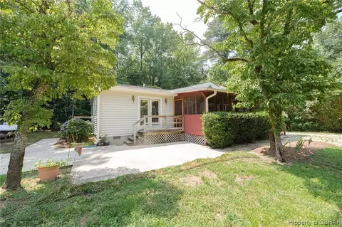 6382 Holly Trl, Gloucester, VA 23061