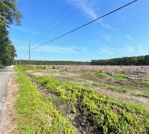 000 New Point Comfort, Mathews, VA 23066