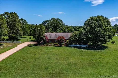 257 Healy Cove Rd, Hardyville, VA 23070