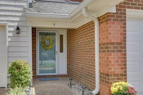 7 Mainsail Dr, Hampton, VA 23664 photo 2