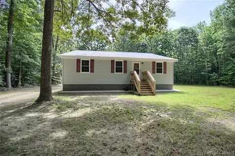 4497 Backwoods Ln, Hayes, VA 23072