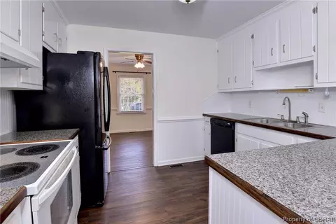 1643 Colony Cir, Gloucester Point, VA 23062 photo 11