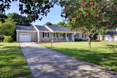1643 Colony Cir, Gloucester Point, VA 23062 photo 2