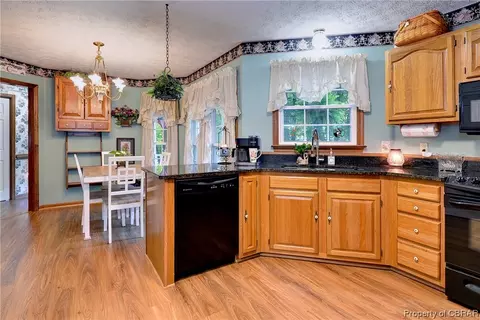 7024 Tracey Ct, Gloucester, VA 23061 photo 9