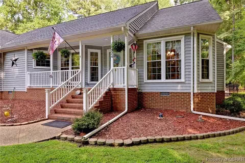 7024 Tracey Ct, Gloucester, VA 23061 photo 2