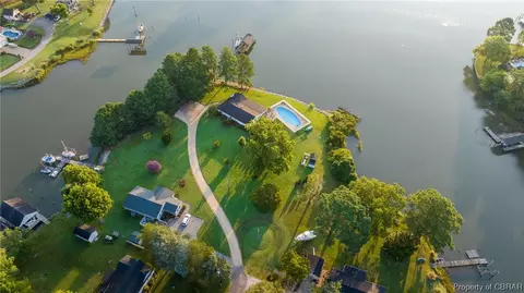 7836 Waters Edge Ln, Gloucester Point, VA 23062 photo 33
