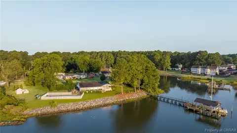 7836 Waters Edge Ln, Gloucester Point, VA 23062 photo 32